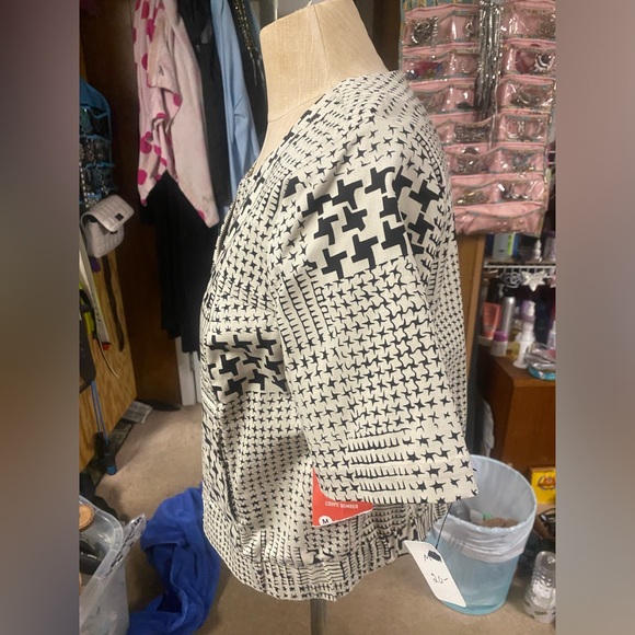 Cabi, NWT, Short  Sleeve Bomber Jacket, Medium - Picture 5 of 5